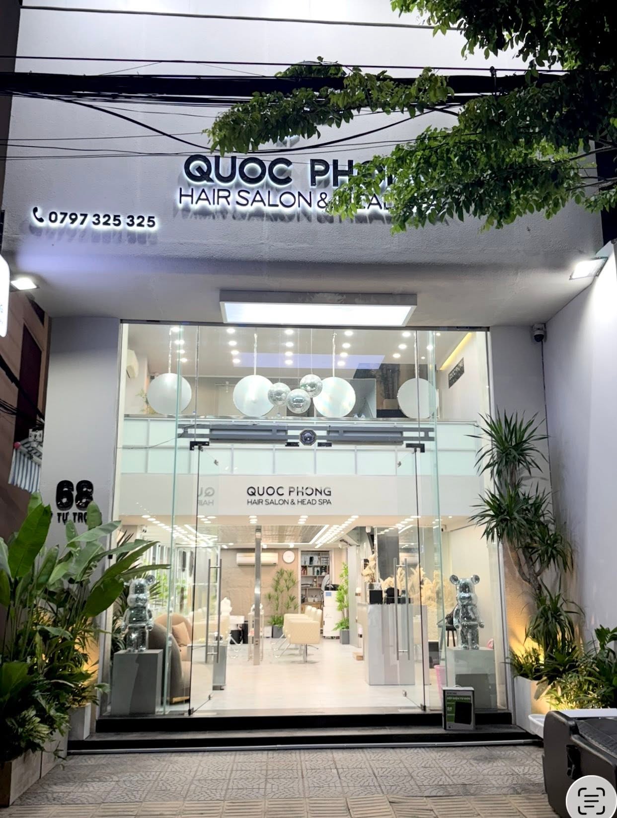 Quoc Phong Hair Salon storefront at 68 Ly Tu Trong, Da Nang